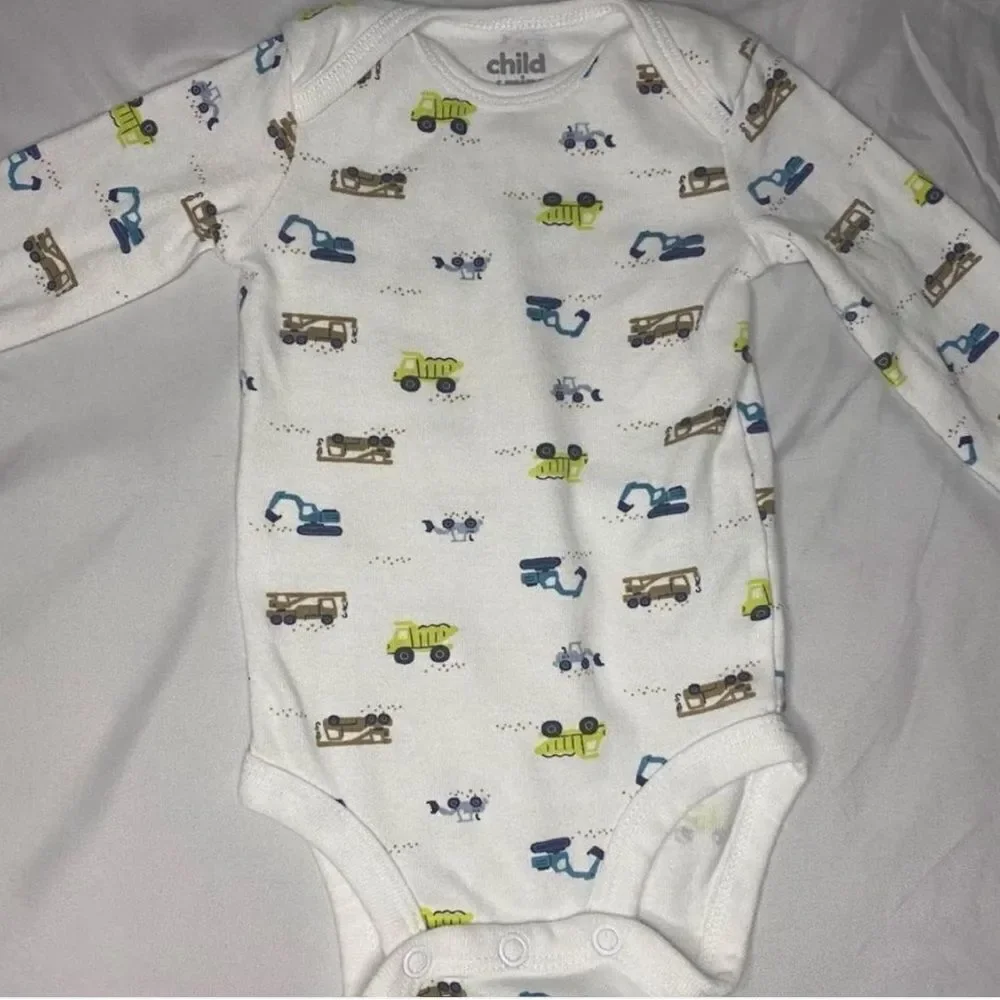 One long sleeve and one short sleeve onesie size 0-3M